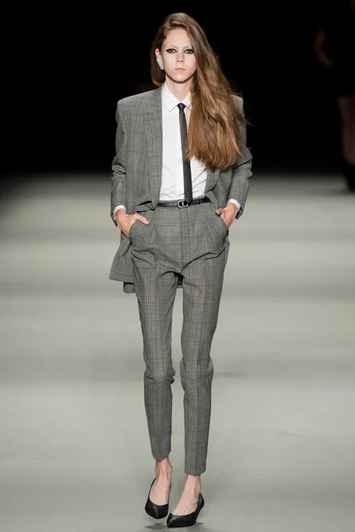 Look 3
